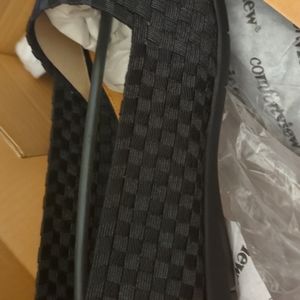 Black summer weave flat